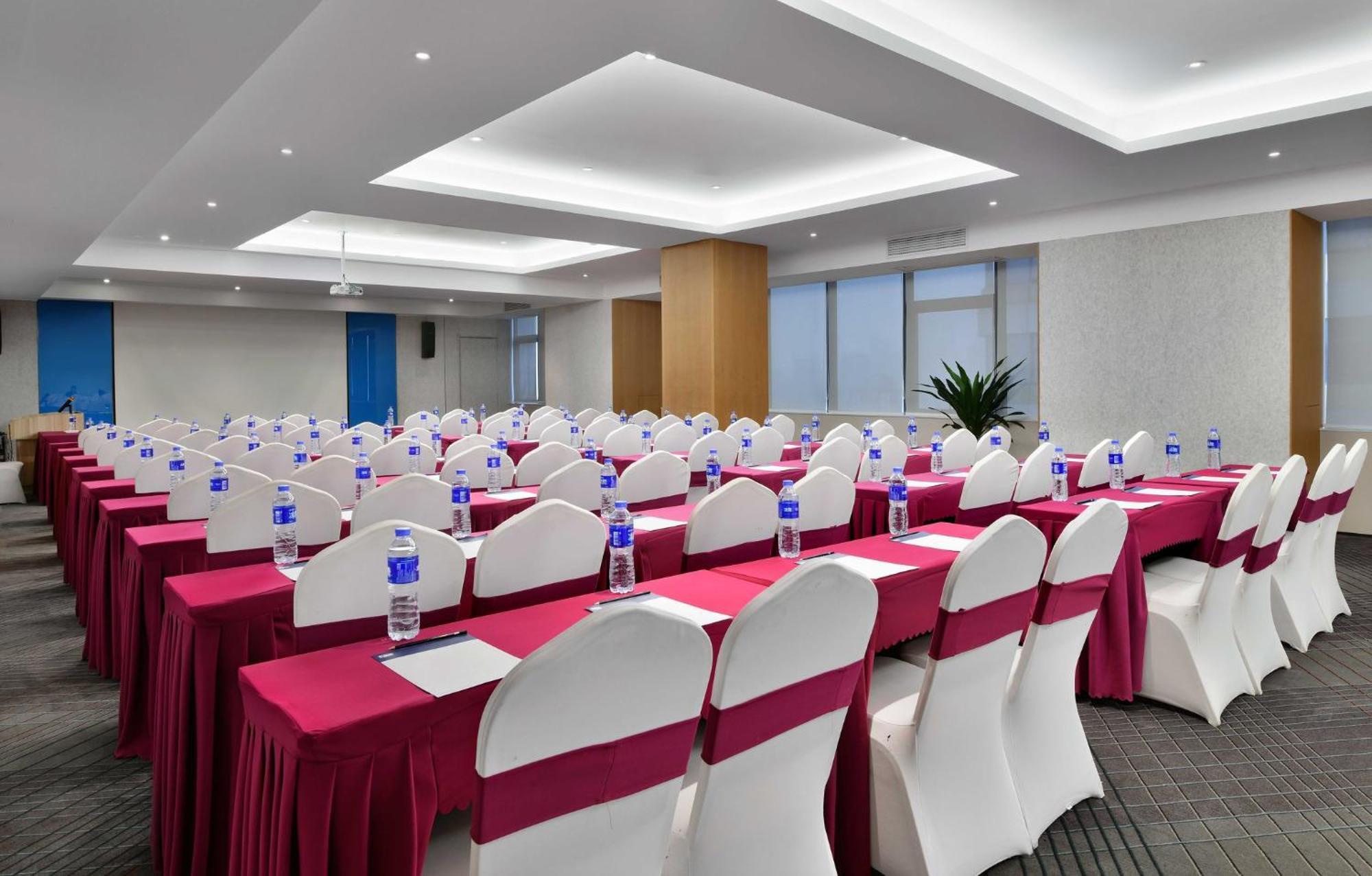 Holiday Inn Express Chengdu North Railway Station By Ihg - Near Panda Base, Near Chunxi Road Екстер'єр фото